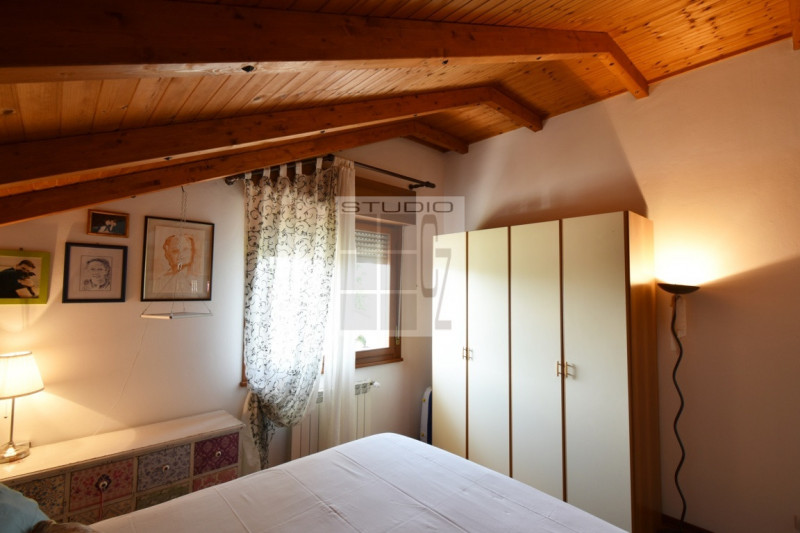 Proponiamo ATTICO completamente travato a vista.
Caratterizza l'abitazione la splendida location:...