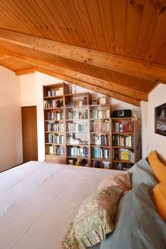 Proponiamo ATTICO completamente travato a vista.
Caratterizza l'abitazione la splendida location:...