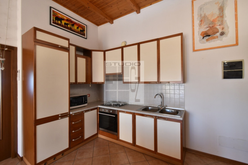 Proponiamo ATTICO completamente travato a vista.
Caratterizza l'abitazione la splendida location:...