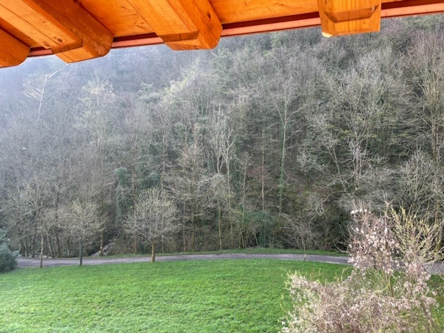 In contrada Spelaccia di Sotto, una zona tranquilla e immersa nel verde, ma a pochi minuti dal ce...