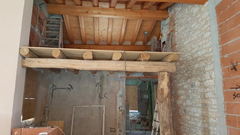 In contrada Spelaccia di Sotto, una zona tranquilla e immersa nel verde, ma a pochi minuti dal ce...