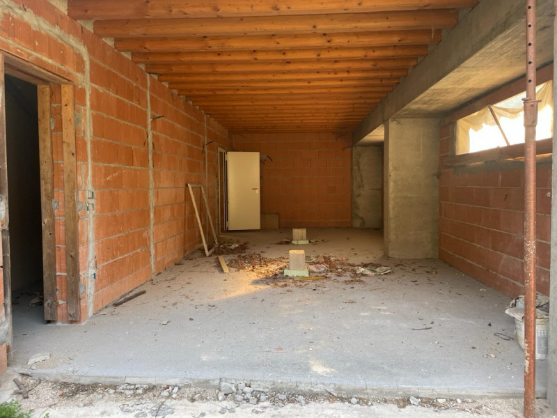 In contrada Spelaccia di Sotto, una zona tranquilla e immersa nel verde, ma a pochi minuti dal ce...