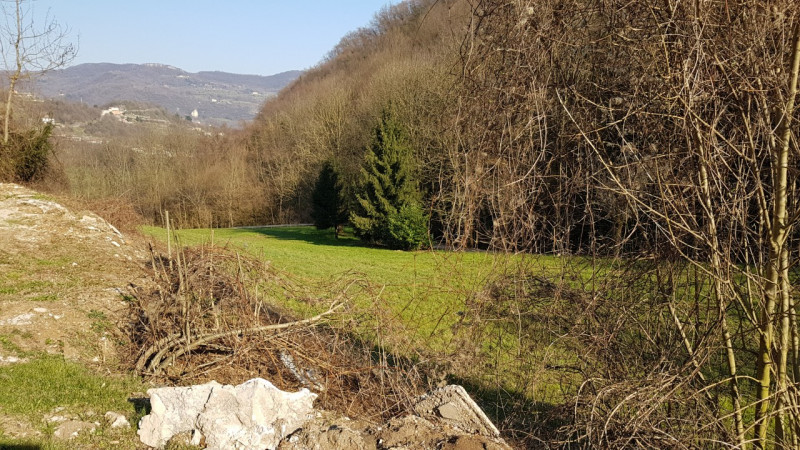 In contrada Spelaccia di Sotto, una zona tranquilla e immersa nel verde, ma a pochi minuti dal ce...