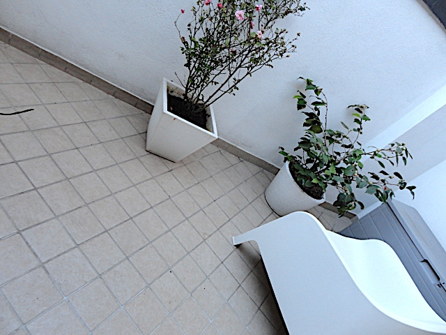 In una palazzina di poche unità alle spalle del Duomo è disponibile un grazioso appartamento con ...