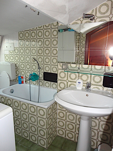 In una palazzina di poche unità alle spalle del Duomo è disponibile un grazioso appartamento con ...