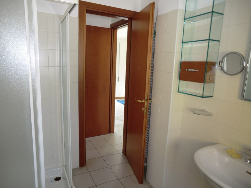 Savonarola, fuori delle mura medioevali, si propone in locazione un miniappartamento non arredato...