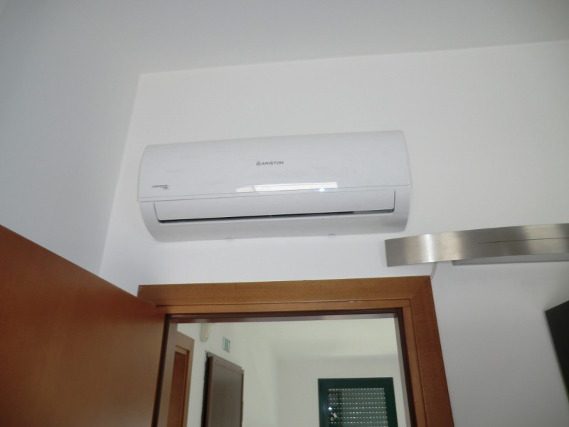 Savonarola, fuori delle mura medioevali, si propone in locazione un miniappartamento non arredato...