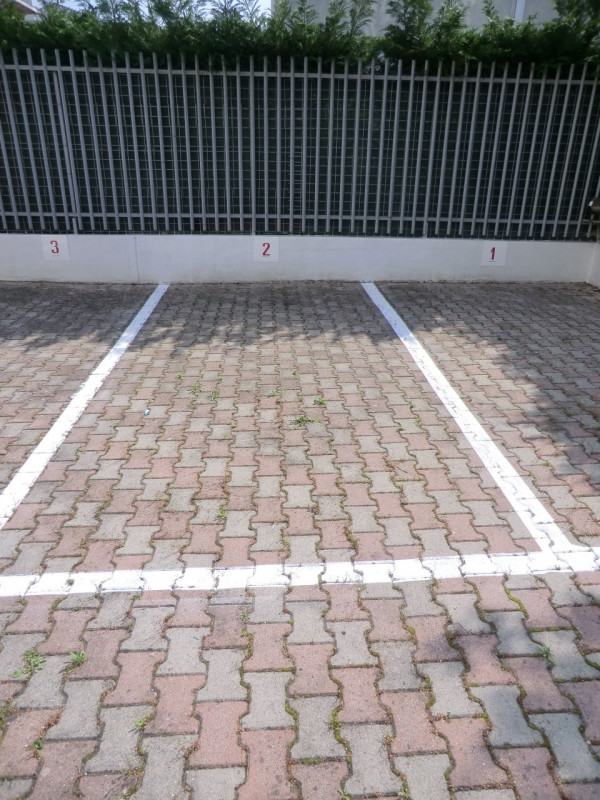 Savonarola, fuori delle mura medioevali, si propone in locazione un miniappartamento non arredato...