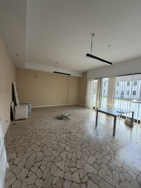 San Giorgio Delle Pertiche, Arsego  collocato in strada di passaggio, vicinissimo al centro del q...