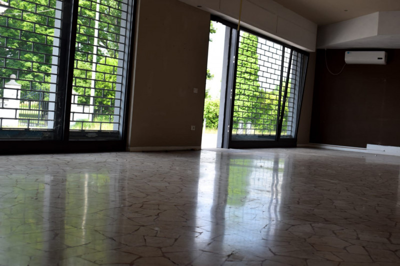 San Giorgio Delle Pertiche, Arsego  collocato in strada di passaggio, vicinissimo al centro del q...