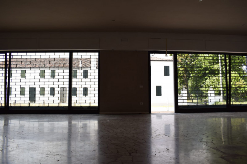 San Giorgio Delle Pertiche, Arsego  collocato in strada di passaggio, vicinissimo al centro del q...