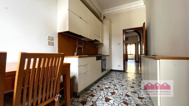 CENTRO STORICO: SPLENDIDO APPARTAMENTO CON DUE CAMERE DA LETTO SITUATO IN UNA DELLE PIAZZE PIÙ BE...