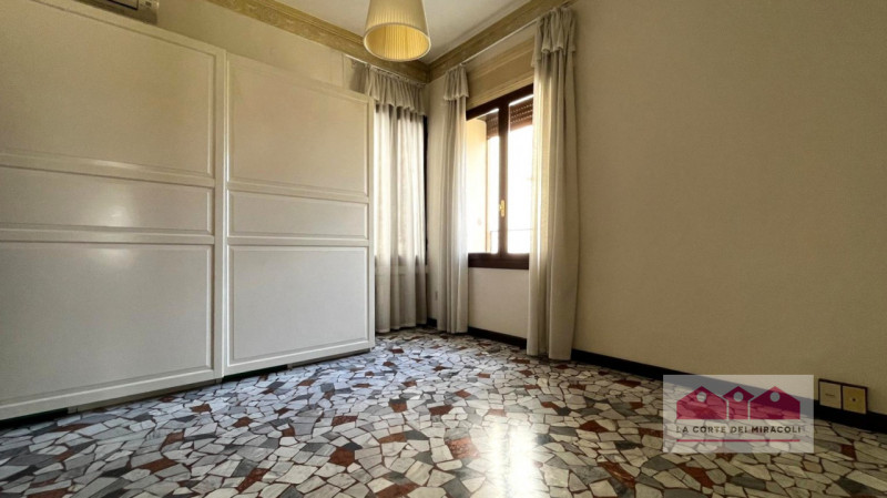 CENTRO STORICO: SPLENDIDO APPARTAMENTO CON DUE CAMERE DA LETTO SITUATO IN UNA DELLE PIAZZE PIÙ BE...