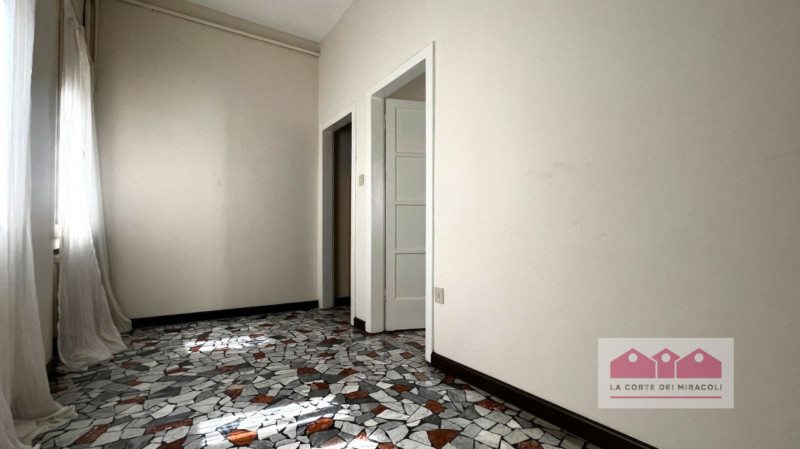 CENTRO STORICO: SPLENDIDO APPARTAMENTO CON DUE CAMERE DA LETTO SITUATO IN UNA DELLE PIAZZE PIÙ BE...