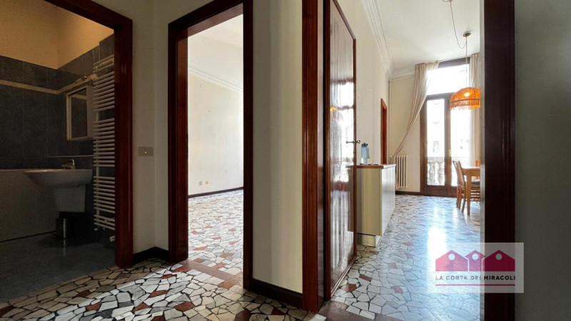 CENTRO STORICO: SPLENDIDO APPARTAMENTO CON DUE CAMERE DA LETTO SITUATO IN UNA DELLE PIAZZE PIÙ BE...