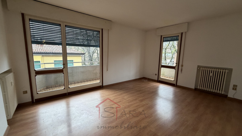 Sara Immobiliare propone in locazione un ampio e luminoso appartamento di circa 110 mq calpestabi...