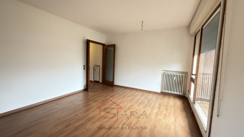 Sara Immobiliare propone in locazione un ampio e luminoso appartamento di circa 110 mq calpestabi...