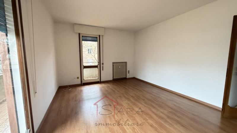 Sara Immobiliare propone in locazione un ampio e luminoso appartamento di circa 110 mq calpestabi...