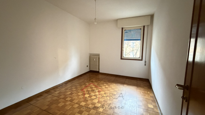 Sara Immobiliare propone in locazione un ampio e luminoso appartamento di circa 110 mq calpestabi...