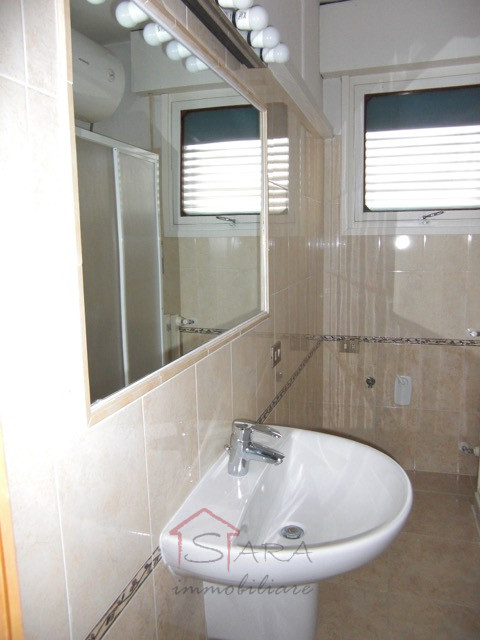 Sara Immobiliare propone in locazione un ampio e luminoso appartamento di circa 110 mq calpestabi...