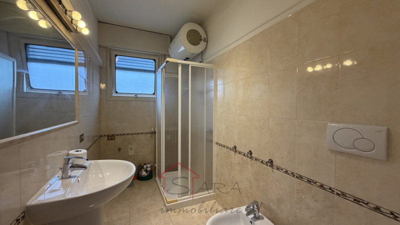 Sara Immobiliare propone in locazione un ampio e luminoso appartamento di circa 110 mq calpestabi...