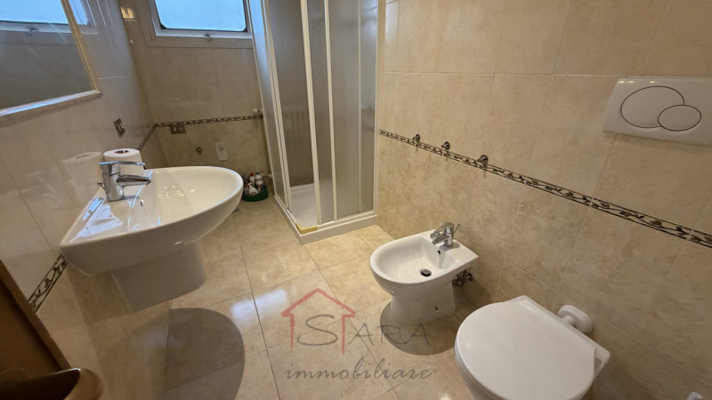 Sara Immobiliare propone in locazione un ampio e luminoso appartamento di circa 110 mq calpestabi...