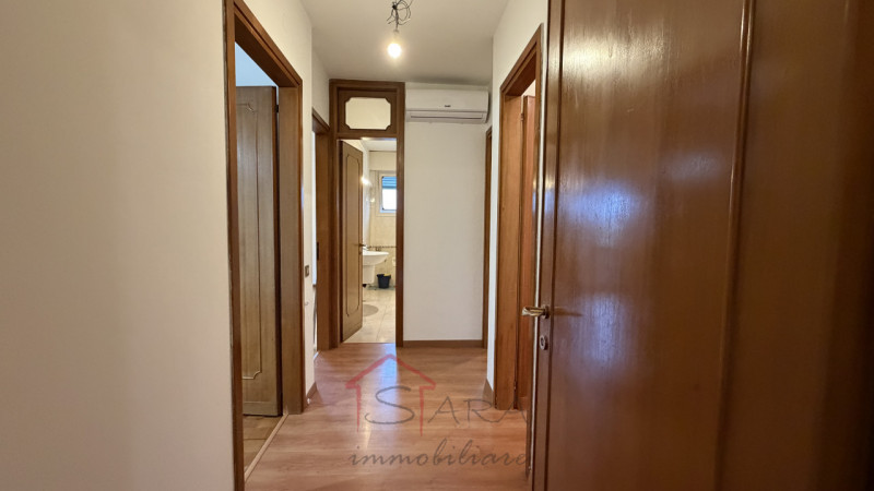 Sara Immobiliare propone in locazione un ampio e luminoso appartamento di circa 110 mq calpestabi...