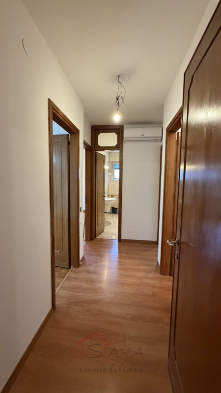 Sara Immobiliare propone in locazione un ampio e luminoso appartamento di circa 110 mq calpestabi...