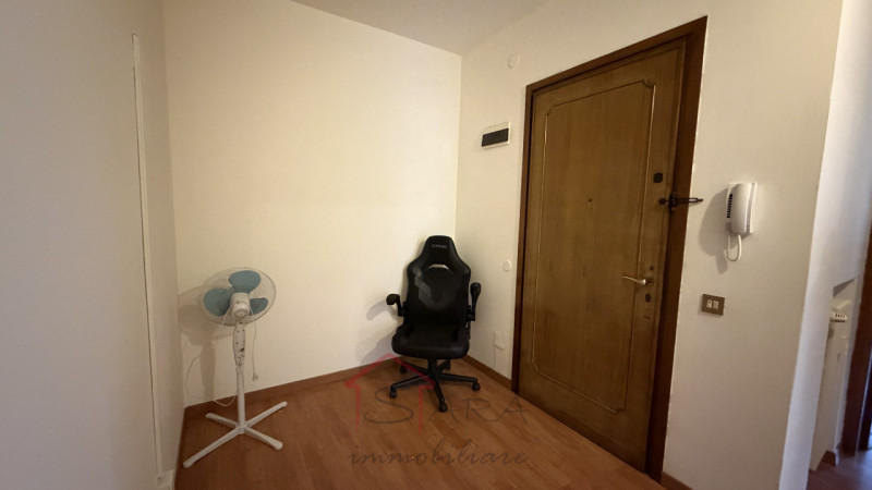 Sara Immobiliare propone in locazione un ampio e luminoso appartamento di circa 110 mq calpestabi...