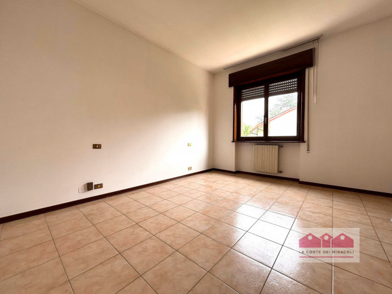 VICENZA: IN POSIZIONE MOLTO SILENZIOSA ED IMMERSA NEL VERDE, GRANDE CASA SINGOLA COSTRUITA NEGLI ...