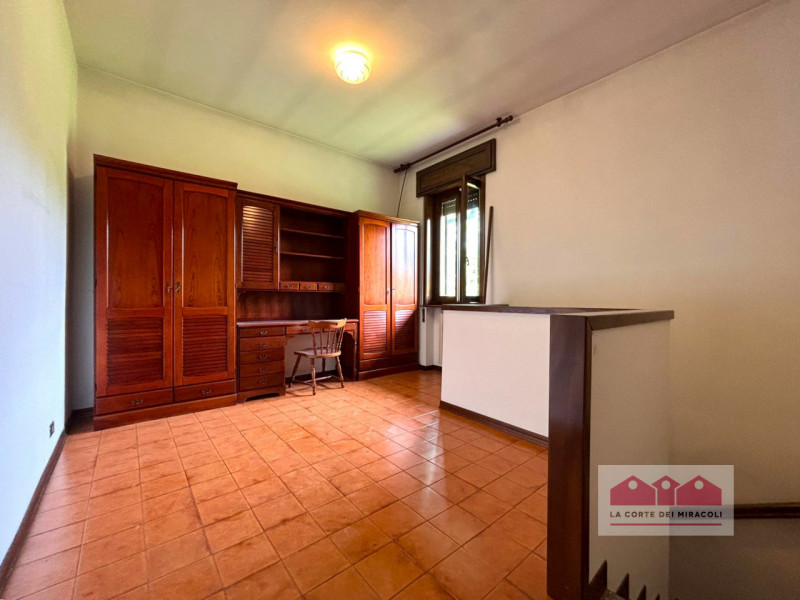 VICENZA: IN POSIZIONE MOLTO SILENZIOSA ED IMMERSA NEL VERDE, GRANDE CASA SINGOLA COSTRUITA NEGLI ...
