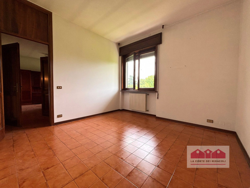 VICENZA: IN POSIZIONE MOLTO SILENZIOSA ED IMMERSA NEL VERDE, GRANDE CASA SINGOLA COSTRUITA NEGLI ...