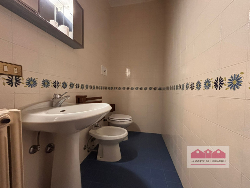 VICENZA: IN POSIZIONE MOLTO SILENZIOSA ED IMMERSA NEL VERDE, GRANDE CASA SINGOLA COSTRUITA NEGLI ...