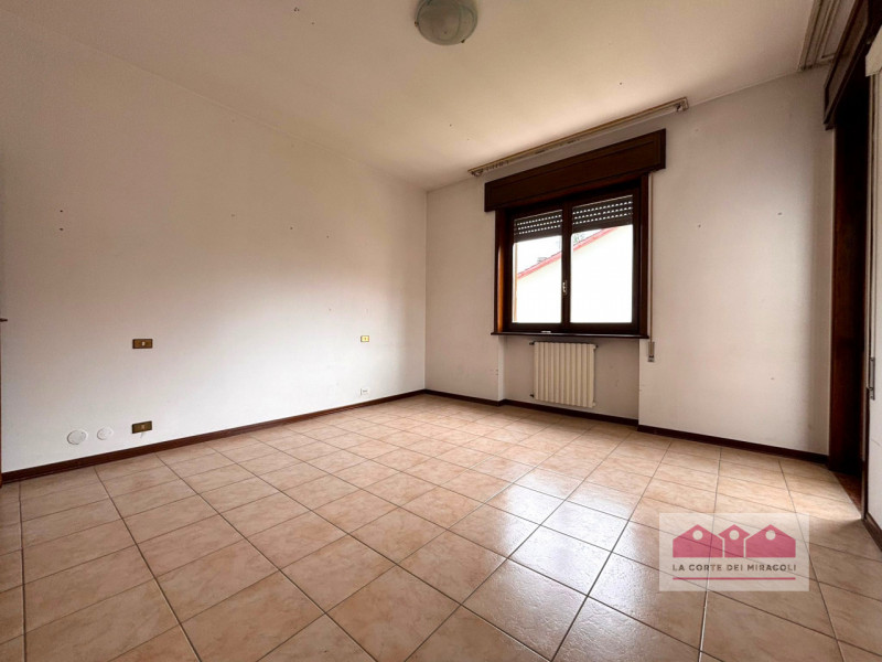 VICENZA: IN POSIZIONE MOLTO SILENZIOSA ED IMMERSA NEL VERDE, GRANDE CASA SINGOLA COSTRUITA NEGLI ...