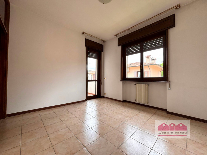 VICENZA: IN POSIZIONE MOLTO SILENZIOSA ED IMMERSA NEL VERDE, GRANDE CASA SINGOLA COSTRUITA NEGLI ...