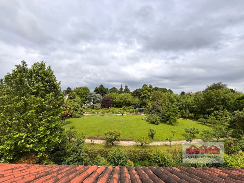 VICENZA: IN POSIZIONE MOLTO SILENZIOSA ED IMMERSA NEL VERDE, GRANDE CASA SINGOLA COSTRUITA NEGLI ...