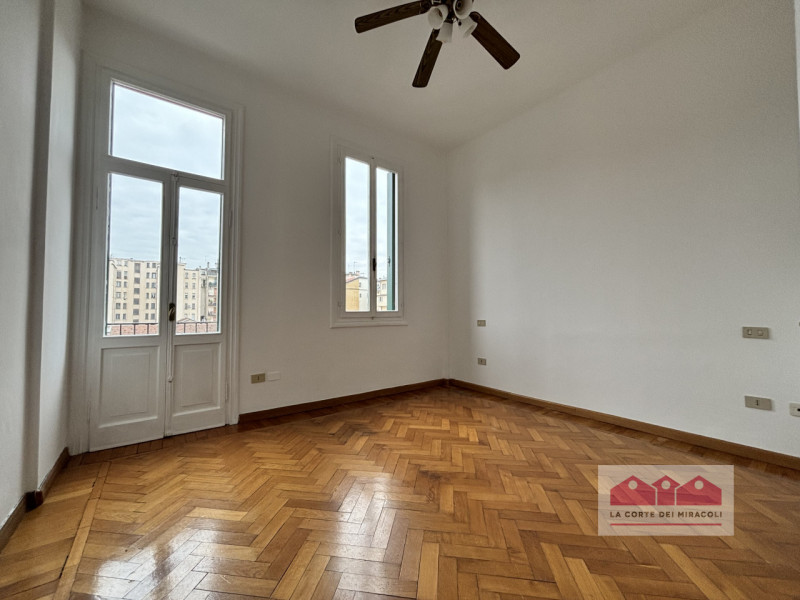 CONTRATTO CON OBBLIGO DI RESIDENZA - CENTRO STORICO: BICAMERE+STUDIO, RISTRUTTURATO, 120 MQ., PIA...