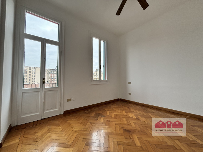 CONTRATTO CON OBBLIGO DI RESIDENZA - CENTRO STORICO: BICAMERE+STUDIO, RISTRUTTURATO, 120 MQ., PIA...