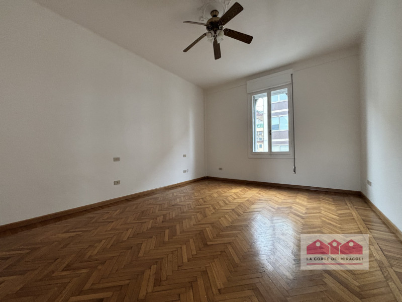 CONTRATTO CON OBBLIGO DI RESIDENZA - CENTRO STORICO: BICAMERE+STUDIO, RISTRUTTURATO, 120 MQ., PIA...