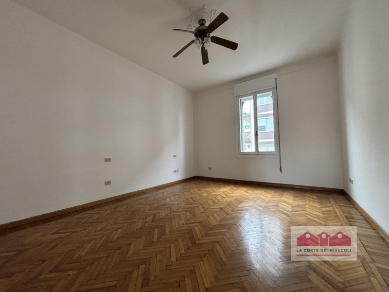 CONTRATTO CON OBBLIGO DI RESIDENZA - CENTRO STORICO: BICAMERE+STUDIO, RISTRUTTURATO, 120 MQ., PIA...