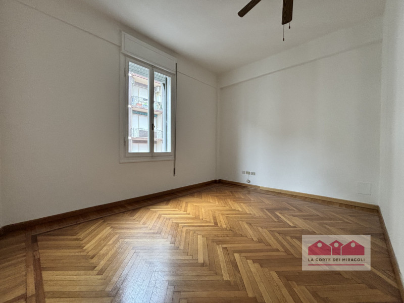 CONTRATTO CON OBBLIGO DI RESIDENZA - CENTRO STORICO: BICAMERE+STUDIO, RISTRUTTURATO, 120 MQ., PIA...