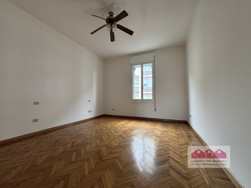 CONTRATTO CON OBBLIGO DI RESIDENZA - CENTRO STORICO: BICAMERE+STUDIO, RISTRUTTURATO, 120 MQ., PIA...