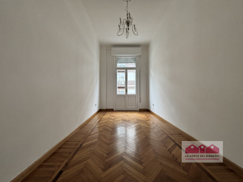 CONTRATTO CON OBBLIGO DI RESIDENZA - CENTRO STORICO: BICAMERE+STUDIO, RISTRUTTURATO, 120 MQ., PIA...