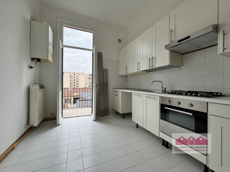 CONTRATTO CON OBBLIGO DI RESIDENZA - CENTRO STORICO: BICAMERE+STUDIO, RISTRUTTURATO, 120 MQ., PIA...