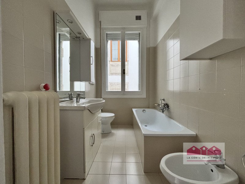 CONTRATTO CON OBBLIGO DI RESIDENZA - CENTRO STORICO: BICAMERE+STUDIO, RISTRUTTURATO, 120 MQ., PIA...