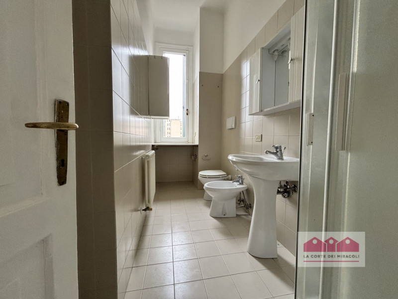 CONTRATTO CON OBBLIGO DI RESIDENZA - CENTRO STORICO: BICAMERE+STUDIO, RISTRUTTURATO, 120 MQ., PIA...