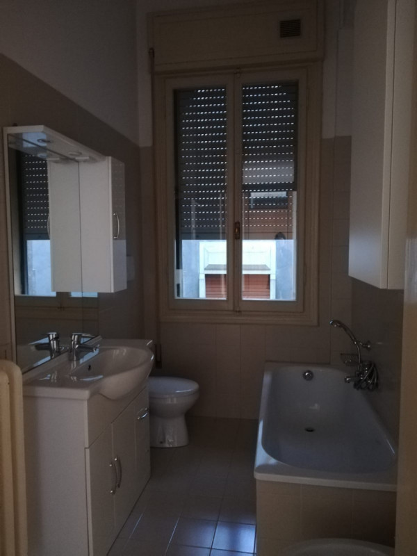 CONTRATTO CON OBBLIGO DI RESIDENZA - CENTRO STORICO: BICAMERE+STUDIO, RISTRUTTURATO, 120 MQ., PIA...