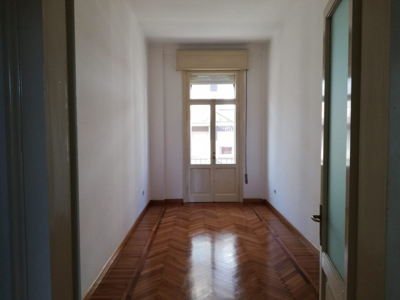 CONTRATTO CON OBBLIGO DI RESIDENZA - CENTRO STORICO: BICAMERE+STUDIO, RISTRUTTURATO, 120 MQ., PIA...