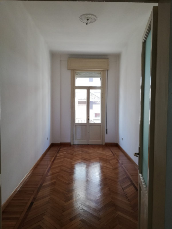 CONTRATTO CON OBBLIGO DI RESIDENZA - CENTRO STORICO: BICAMERE+STUDIO, RISTRUTTURATO, 120 MQ., PIA...