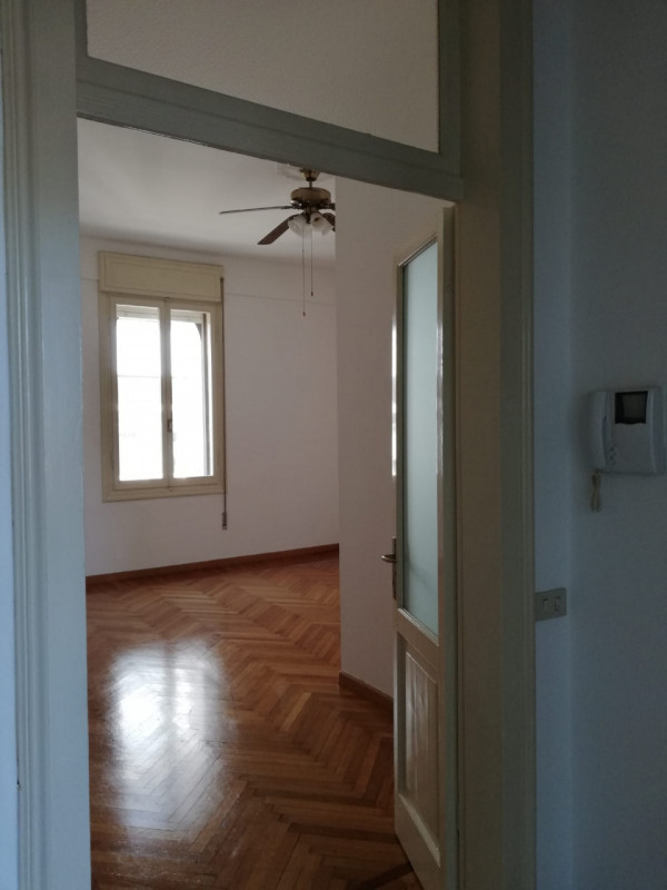 CONTRATTO CON OBBLIGO DI RESIDENZA - CENTRO STORICO: BICAMERE+STUDIO, RISTRUTTURATO, 120 MQ., PIA...